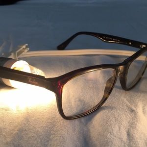 Ray-Ban tortoiseshell glasses